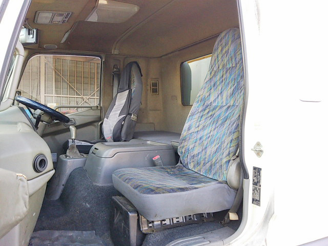 三菱ふそうファイターアルミウイング中型（4t）[写真30]