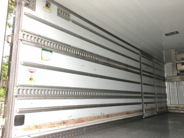 いすゞフォワード冷凍車（冷蔵車）中型（4t）[写真13]