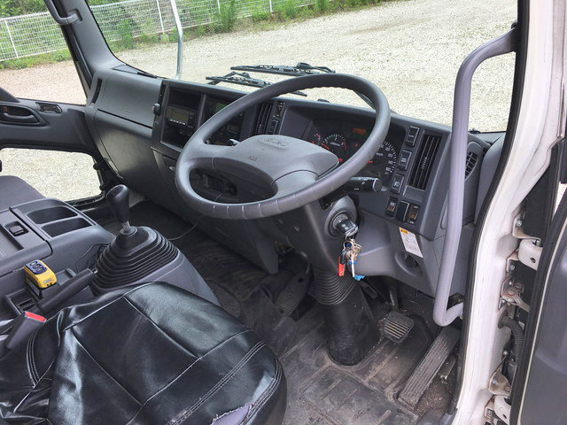 いすゞフォワード冷凍車（冷蔵車）中型（4t）[写真30]