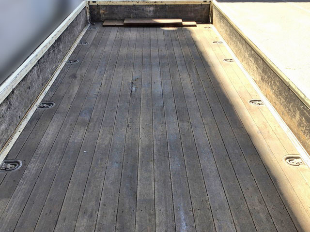 日野レンジャー平ボディ増トン（6t・8t）[写真04]