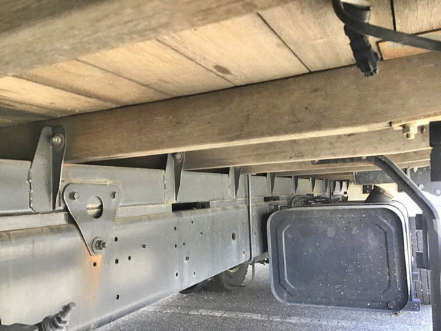 日野レンジャー平ボディ増トン（6t・8t）[写真05]