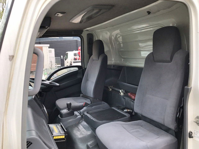 いすゞエルフパネルバン小型（2t・3t）[写真28]