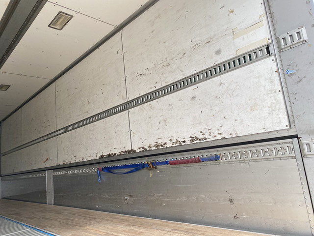 いすゞギガアルミウイング大型（10t）[写真15]