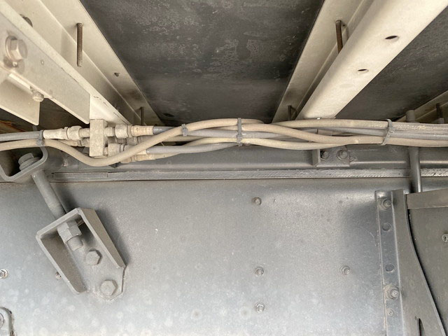 いすゞギガアルミウイング大型（10t）[写真24]