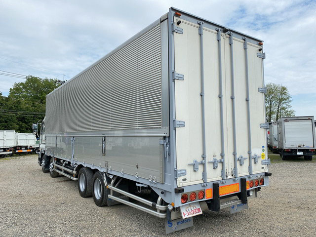 いすゞギガアルミウイング大型（10t）[写真04]