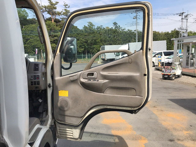 日野デュトロ冷凍車（冷蔵車）小型（2t・3t）[写真30]