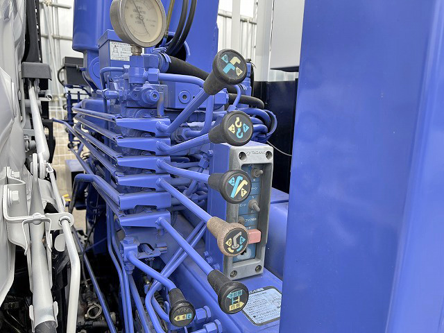 日野レンジャーセルフクレーン4段増トン（6t・8t）[写真24]