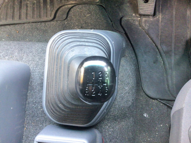 いすゞフォワードアルミウイング中型（4t）[写真23]