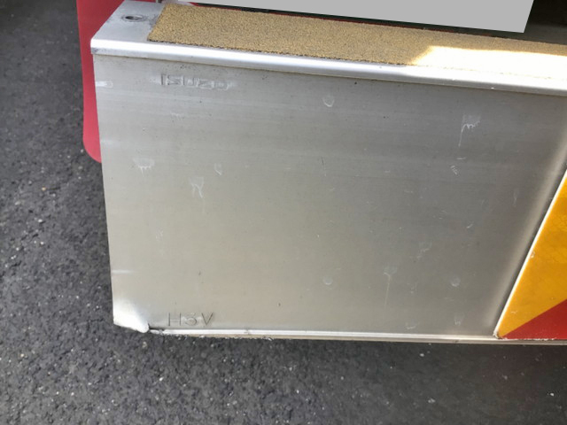 いすゞフォワードアルミウイング中型（4t）[写真06]