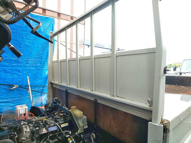 三菱ふそうキャンター平ボディ小型（2t・3t）[写真10]