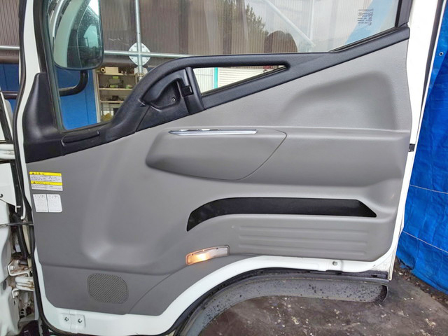 三菱ふそうキャンター平ボディ小型（2t・3t）[写真26]