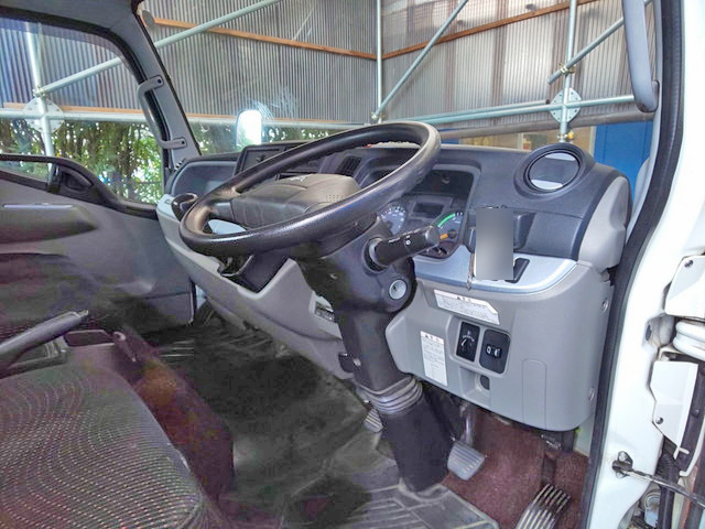 三菱ふそうキャンター平ボディ小型（2t・3t）[写真28]