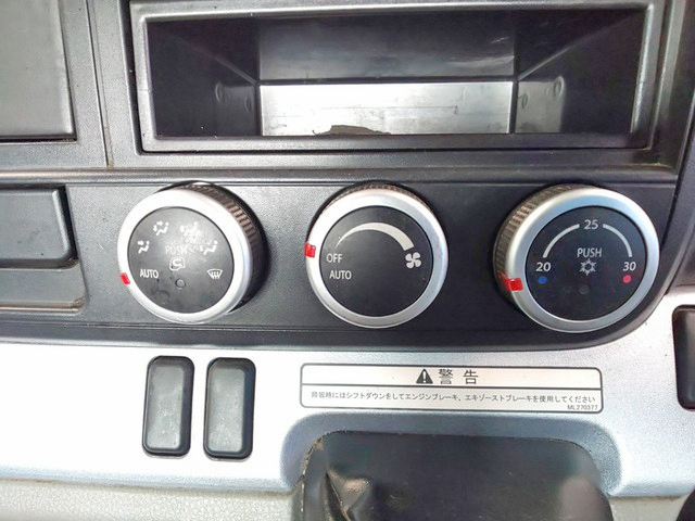 三菱ふそうキャンター平ボディ小型（2t・3t）[写真36]