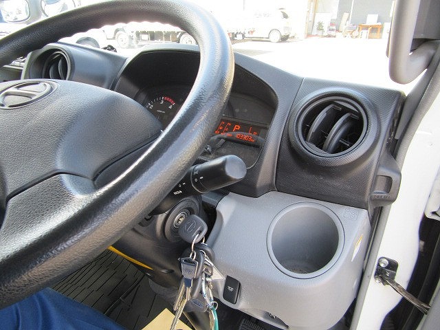 日野デュトロアルミバン小型（2t・3t）[写真17]