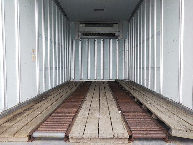 いすゞエルフ冷凍車（冷蔵車）小型（2t・3t）[写真12]