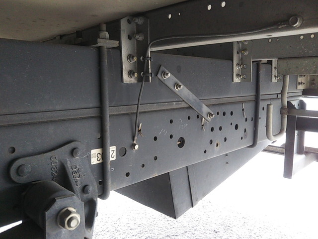 いすゞエルフ冷凍車（冷蔵車）小型（2t・3t）[写真25]