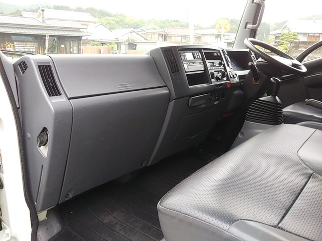 いすゞエルフ冷凍車（冷蔵車）小型（2t・3t）[写真31]