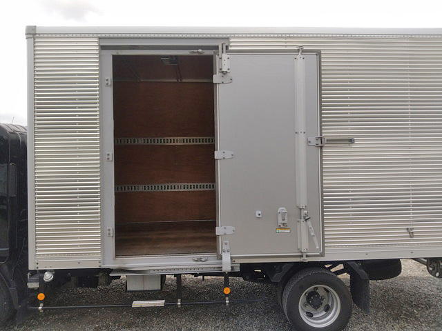 いすゞエルフアルミバン小型（2t・3t）[写真06]