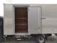 いすゞエルフアルミバン小型（2t・3t）[写真06]