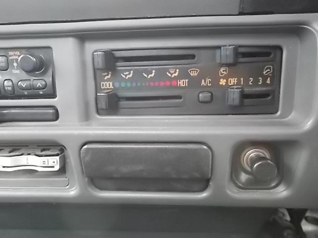 いすゞエルフ平ボディ小型（2t・3t）[写真18]