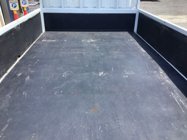 三菱ふそうキャンター平ボディ小型（2t・3t）[写真10]