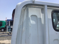 三菱ふそうキャンター平ボディ小型（2t・3t）[写真18]