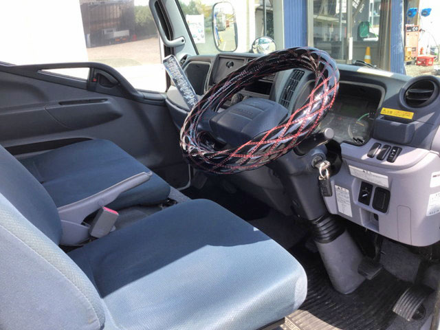 三菱ふそうキャンター平ボディ小型（2t・3t）[写真28]