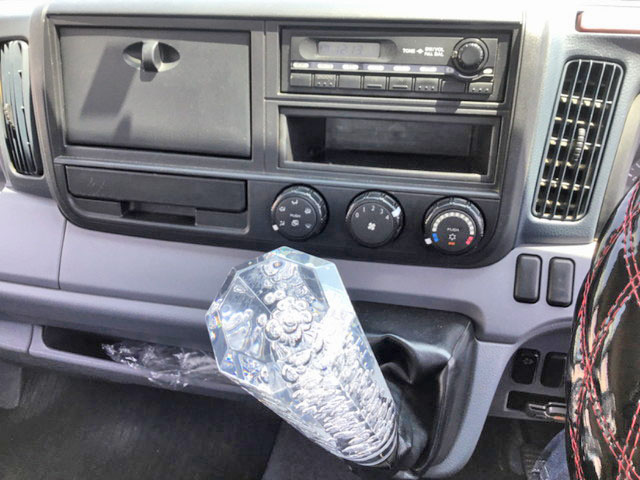 三菱ふそうキャンター平ボディ小型（2t・3t）[写真32]