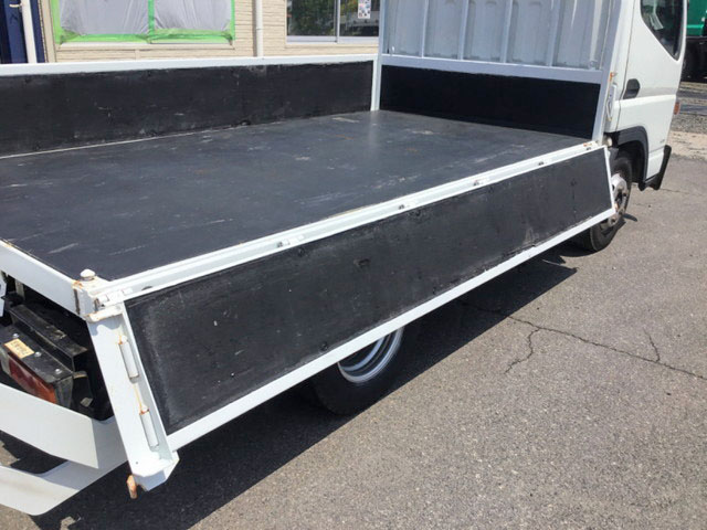 三菱ふそうキャンター平ボディ小型（2t・3t）[写真09]