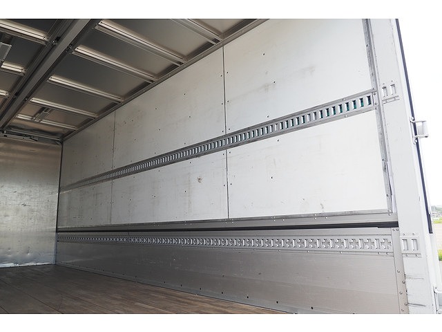 三菱ふそうファイターアルミウイング中型（4t）[写真11]