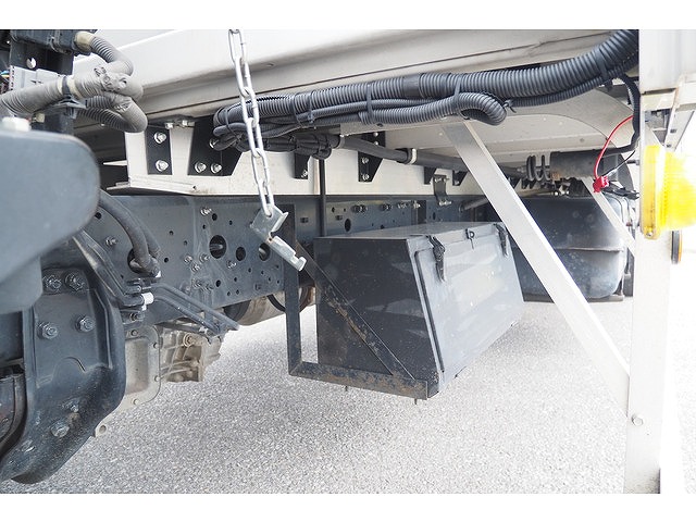 三菱ふそうファイターアルミウイング中型（4t）[写真20]