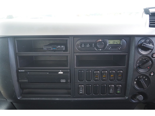 三菱ふそうファイターアルミウイング中型（4t）[写真37]