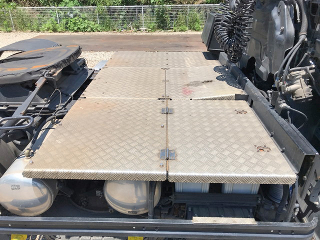 いすゞギガトレーラーヘッド（トラクターヘッド）大型（10t）[写真11]