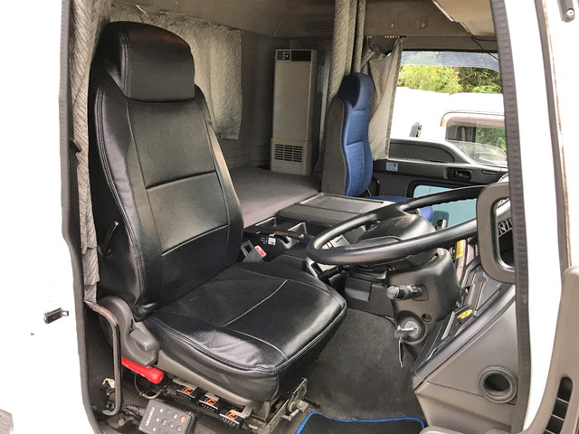 いすゞギガトレーラーヘッド（トラクターヘッド）大型（10t）[写真30]