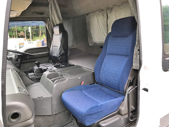 いすゞギガトレーラーヘッド（トラクターヘッド）大型（10t）[写真32]