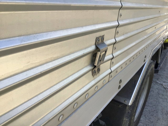 三菱ふそうキャンターアルミバン小型（2t・3t）[写真07]