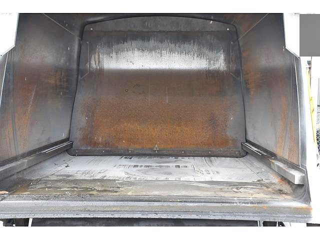 日野レンジャーパッカー車（塵芥車）中型（4t）[写真10]