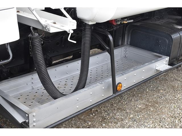 日野レンジャーパッカー車（塵芥車）中型（4t）[写真07]