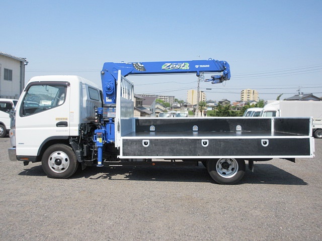 三菱ふそうキャンタークレーン3段小型（2t・3t）[写真10]