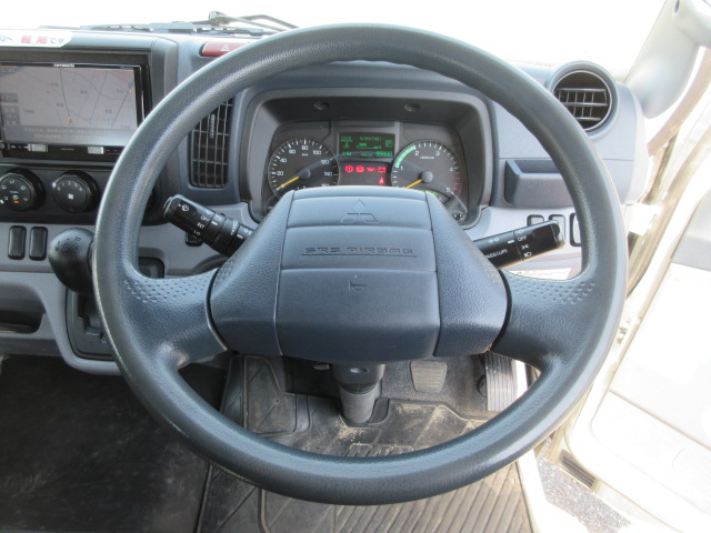 三菱ふそうキャンタークレーン3段小型（2t・3t）[写真36]