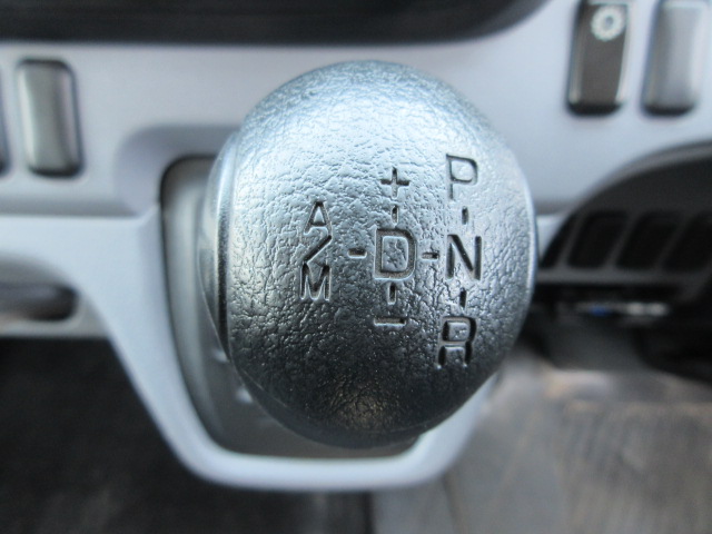 三菱ふそうキャンタークレーン3段小型（2t・3t）[写真37]