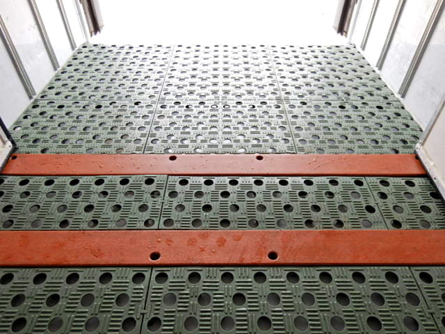 いすゞエルフ冷凍車（冷蔵車）小型（2t・3t）[写真10]