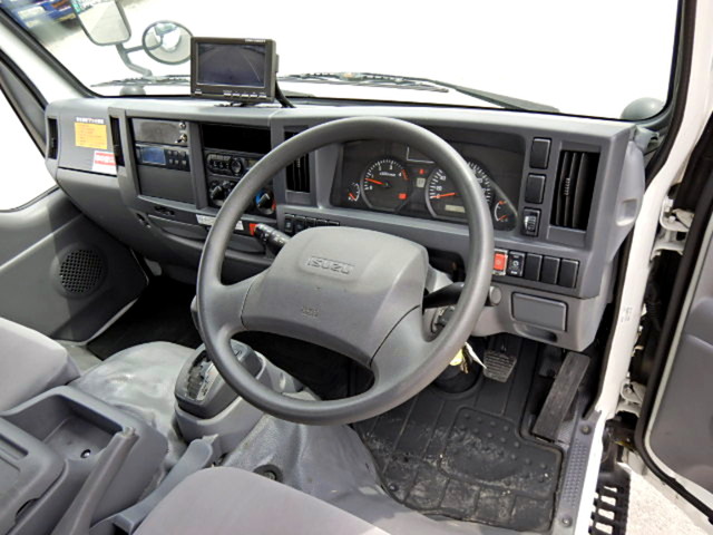 いすゞエルフ冷凍車（冷蔵車）小型（2t・3t）[写真11]