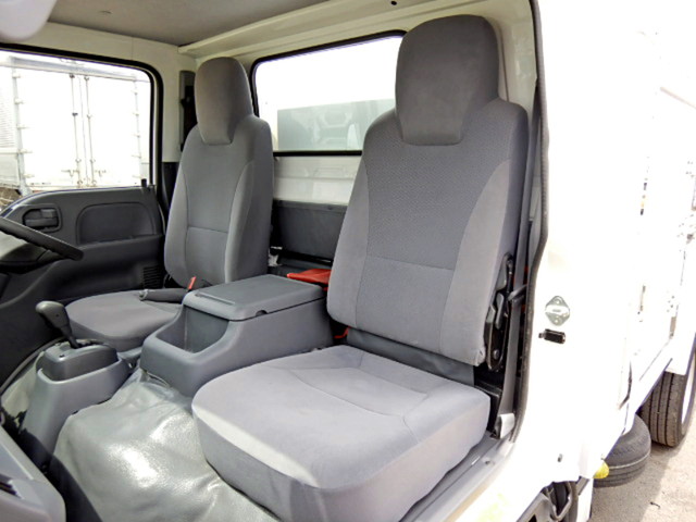 いすゞエルフ冷凍車（冷蔵車）小型（2t・3t）[写真12]