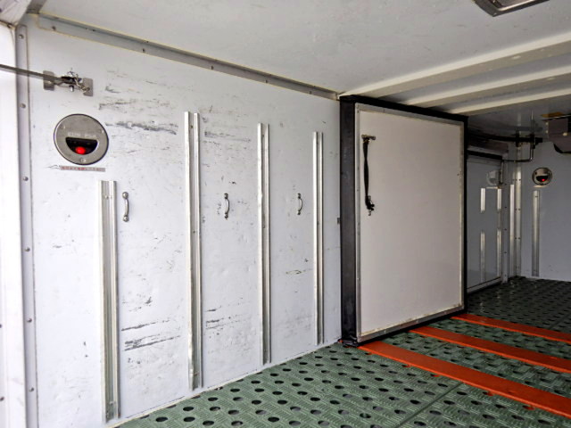 いすゞエルフ冷凍車（冷蔵車）小型（2t・3t）[写真06]