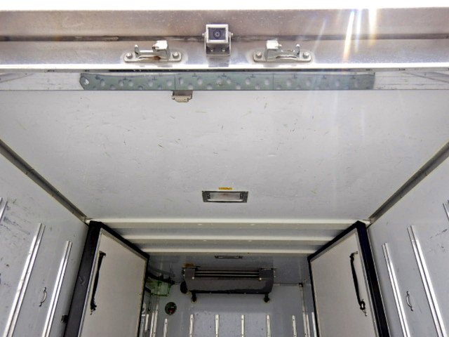 いすゞエルフ冷凍車（冷蔵車）小型（2t・3t）[写真08]