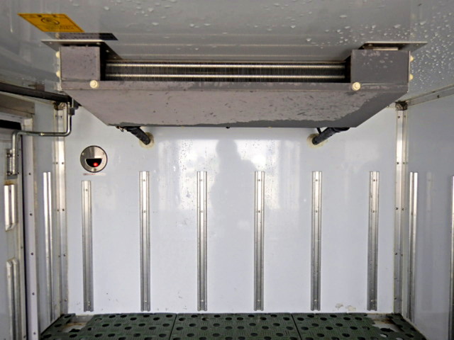 いすゞエルフ冷凍車（冷蔵車）小型（2t・3t）[写真09]