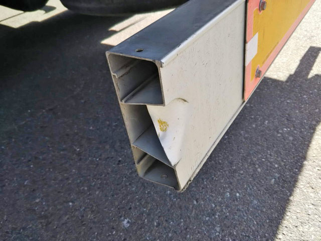 いすゞエルフ平ボディ小型（2t・3t）[写真10]