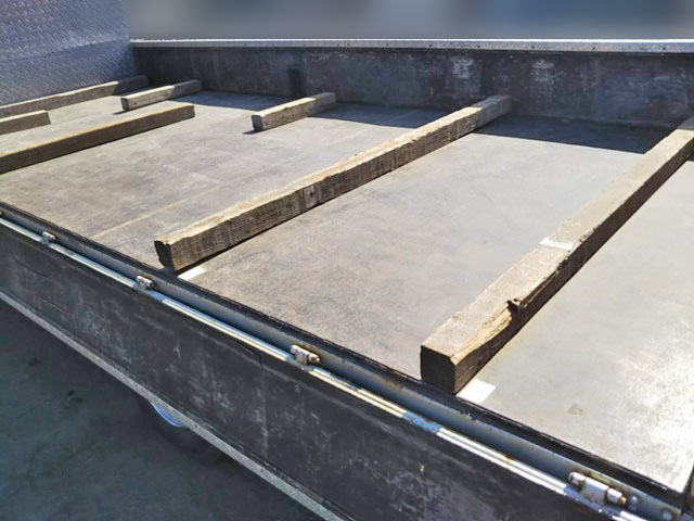 いすゞエルフ平ボディ小型（2t・3t）[写真06]