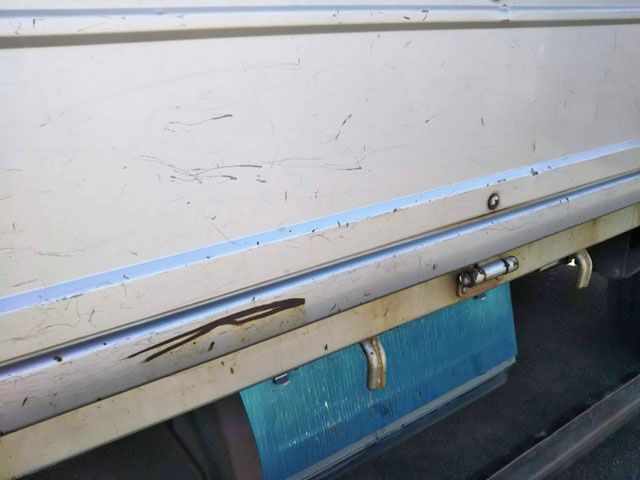 いすゞエルフ平ボディ小型（2t・3t）[写真09]